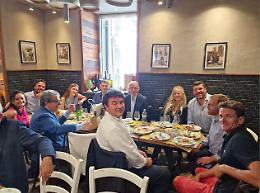 Dalla cripta al pranzo alla Pescheria: così il Pd prova a dimenticare i veleni