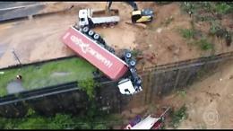 Enorme frana in Brasile seppellisce auto: decine di dispersi e almeno 2 morti