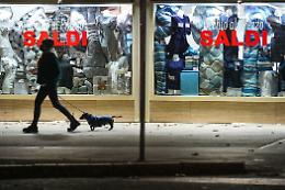 Saldi: Confcommercio, il 65% dei consumatori far&agrave; acquisti