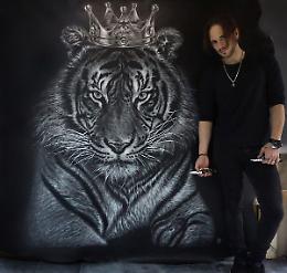 “Il respiro della Luce”: così le incisioni di Francesco La Rosa su pelle e cuoio diventano arte