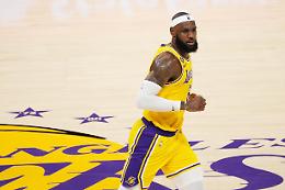 Nba: Le Bron James festeggia, i Lakers perdono ancora