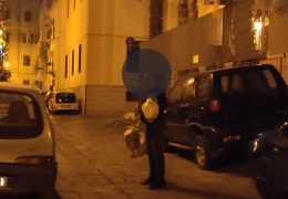 &laquo;Se fai ancora foto ti spacco il telefono&raquo;: consigliera comunale minacciata da "furbetto" dei rifiuti