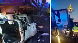 Tragico autoscontro sull'A18 tra un Tir e un furgone: un morto e un ferito grave