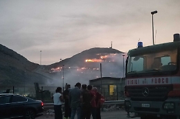 Palermo, diossina nell'aria dopo il rogo della discarica di Bellolampo. L'Arpa: "Il problema è la catena alimentare"