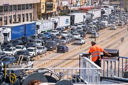 Ferragosto, traffico da bollino nero con file ai traghetti di tre ore per la Sicilia
