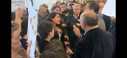 Catania: sgombero del consultorio, protesta in Consiglio e il sindaco si segna il numero della contestatrice