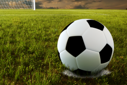 Scappellotto a un bambino durante una partita a Trappeto Nord: rissa in campo e allenatore-arbitro in ospedale