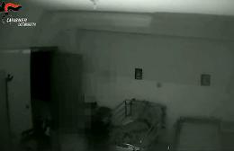 La casa di riposo lager dove gli anziani venivano ingabbiati: quattro arresti a Caltanissetta