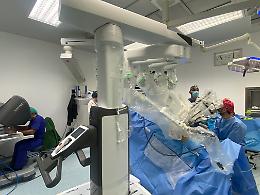 Al San Marco di Catania in "servizio" il Da Vinci: il chirurgo manovra (anche a distanza) e il robot opera