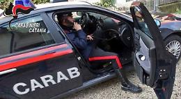 Catania, botte alla moglie e i carabinieri per fermarlo devono usare lo spray al peperoncino