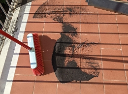 Catania, stop ai mezzi a due ruote e limite di velocit&agrave; a 30 km/h: l'ordinanza del sindaco per l'emergenza cenere