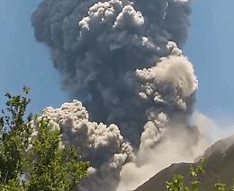 Stromboli, resta l'allerta rossa: «Morfologia dei crateri è decisamente cambiata»