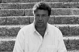 Gaetano Savatteri, alias "Mister Màkari", e il suo legame con la Sicilia: «Nel bene e nel male siamo l'Italia al cubo»