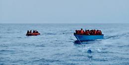 Lampedusa: sbarcati 54 migranti dopo il soccorso in mare
