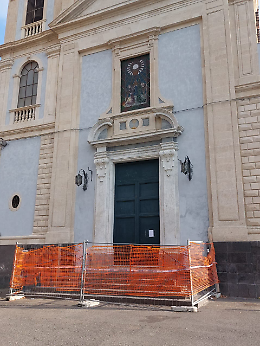 Chiesa restaurata ma ancora inaccessibile. Piazza Cavour, Catania