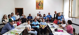 Gela, a San Giacomo un albero di lana e speranza: l'inclusione prende forma
