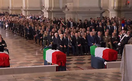 I funerali a Padova dei tre carabinieri morti nel Veronese, l'arcivescovo Saba: «Servire il prossimo, vincere il male»