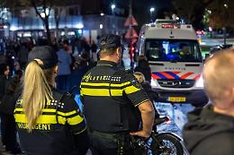 Circa 180 tifosi del Napoli arrestati nel centro di Eindhoven: «Fermati per evitare disordini»