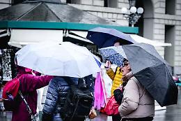 Perturbazione con piogge e temporali fino in Puglia mentre in Sicilia si va ancora al mare