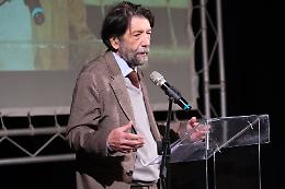 Cacciari: "Riaffermare il pensiero filosofico contro l'IA"