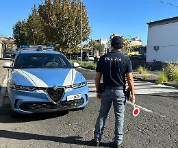 Parcheggiatori abusivi, pronti ad "invadere" zone del cimitero e della Fiera dei Morti, fuggono alla vista della Polizia