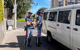 Catania, due furgoni trasformati abusivamente in scuolabus: fermati dalla Polizia Stradale, minori riaffidati alle famiglie
