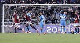 Un super Bologna stende il Napoli: la squadra di Conte perde 2-0 al Dall'Ara e cede la vetta della classifica