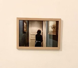 Pittura e fotografia si confrontano per dialogare sul potere che cambia: la mostra di Orlando e Calascibetta