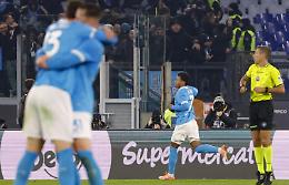 Il Napoli batte la Roma all'Olimpico con un gol di Neres e ritrova la vetta in coabitazione col Milan