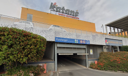 Gravina di Catania, auto prende fuoco nel parcheggio sotterraneo del centro commerciale Katane