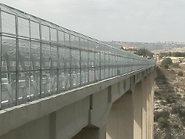 Modica, autista Ast salva ragazza sul ponte che voleva compiere un gesto estremo 