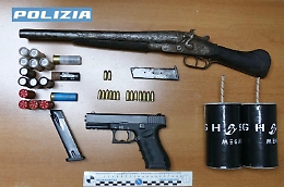 Acate, nella cucina aveva un deposito di armi: arrestato