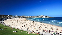 Spari in spiaggia a Bondi Beach durante la celebrazione di Hanukkah: ci sarebbero feriti