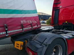 Modica, semirimorchio si stacca: panico sul ponte