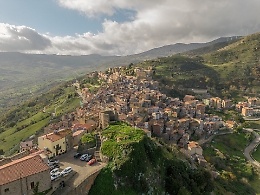 Niente luminarie, i soldi vanno a Gaza: il gesto di solidariet&agrave; del piccolo paese dei Nebrodi. &laquo;Per quest'anno rinunciamo volentieri&raquo;