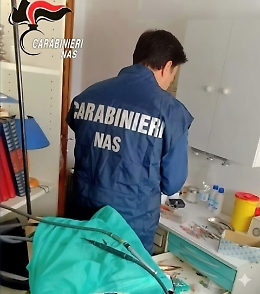 Farmaci scaduti nello studio di un odontoiatra a Catania: denunciato