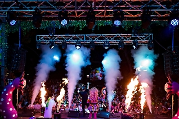 San Silvestro a Piazza della Loggia: Kawabonga Party anima Erice con DJ set, fiamme e fuochi d'artificio