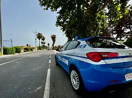 Allarme nebbiogeno sventa un furto in una palestra a Catania: arrestato 43enne