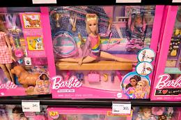 Barbie ascolta, non solo posa: Mattel presenta la prima bambola che rappresenta l&rsquo;autismo