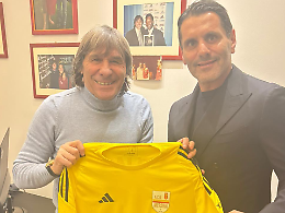 Pagniello regala la maglia del Messina a Bruno Conti e sogna Douglas Costa