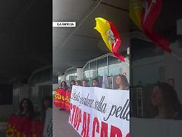 Il salasso dei voli per Pasqua, a Catania monta la protesta (Video) 