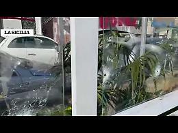 Spari con mitragliatrice contro una rimessa d'auto a Palermo (Video)