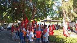 Vigilantes e portieri  in protesta al Policlinico: "Rispettare gli appalti per il servizio"
