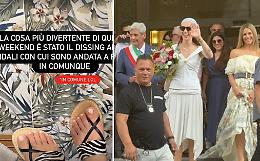 Aurora Ramazzotti e il "dissing" sulle infradito a Militello: "Non so fare le valigie"