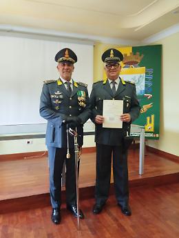 Giuramento d'onore: il vice brigadiere Gangi giura fedelt&agrave; alla Repubblica presso la Guardia di Finanza di Caltanissetta