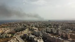 Siracusa, incendio a Lido Sacramento: diverse famiglie evacuate. Il video
