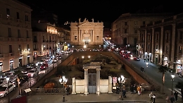 La Catania natalizia ripresa dal drone: centomila visitatori in Centro nel weekend