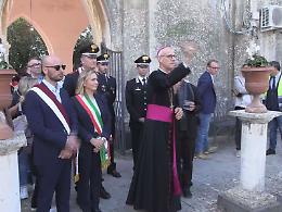 Mons. Raspanti al cimitero: «Non si può calpestare la dignità delle persone» 