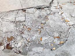 Buche e voragini in citt&agrave;, i percorsi a ostacoli nelle strade di Palermo e i rischi per la sicurezza