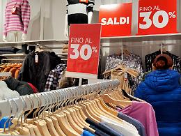 Saldi al via, &laquo;Nessuna corsa all&rsquo;acquisto, il &ldquo;Black Friday&rdquo; ha eroso le vendite&raquo;